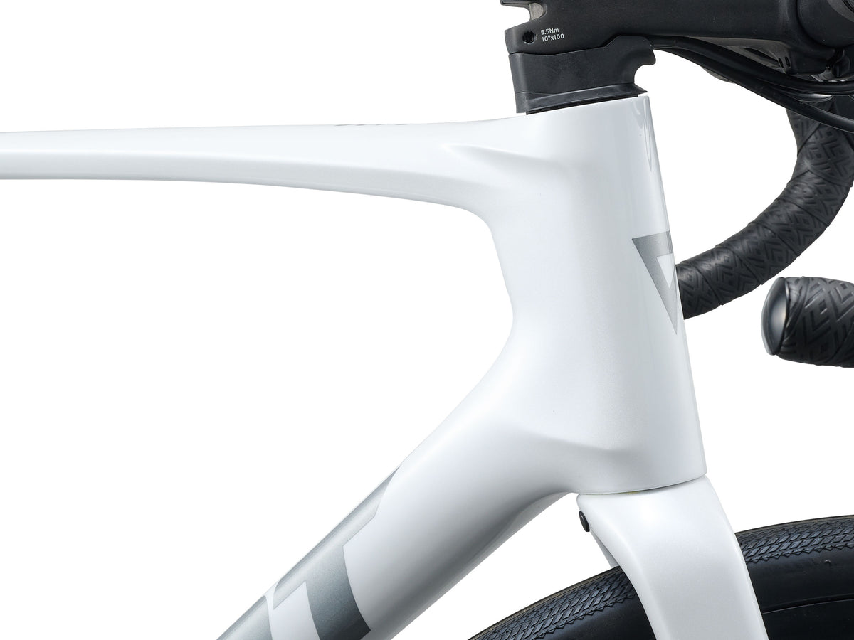 Giant Defy Advance 2 Pearl White